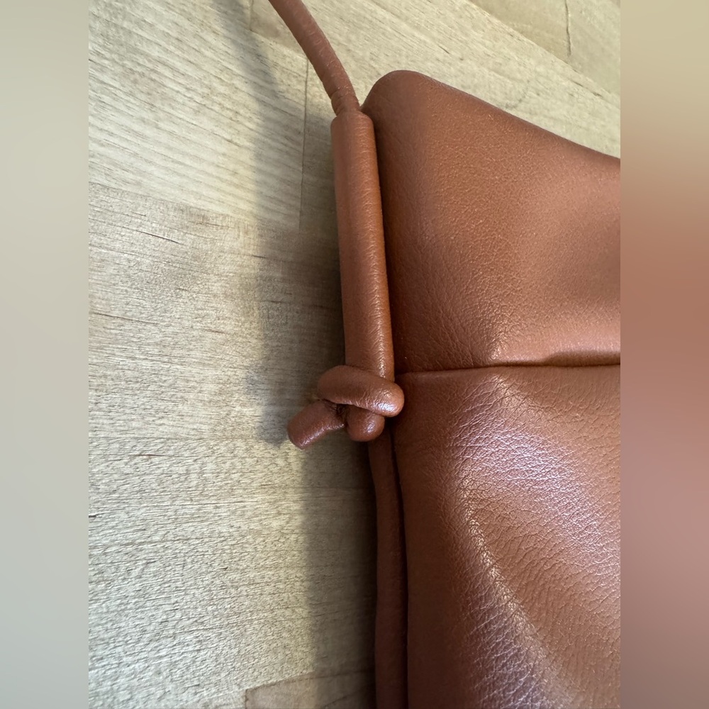 Elizabeth and James Tan Crossbody purse - Picture 5 of 12